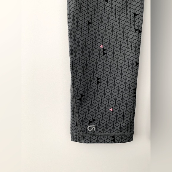 ❗️CLEAROUT❗️Like-new! GAP FIT GFAST grey print cropped LEGGINGS Size XS - Picture 3 of 5